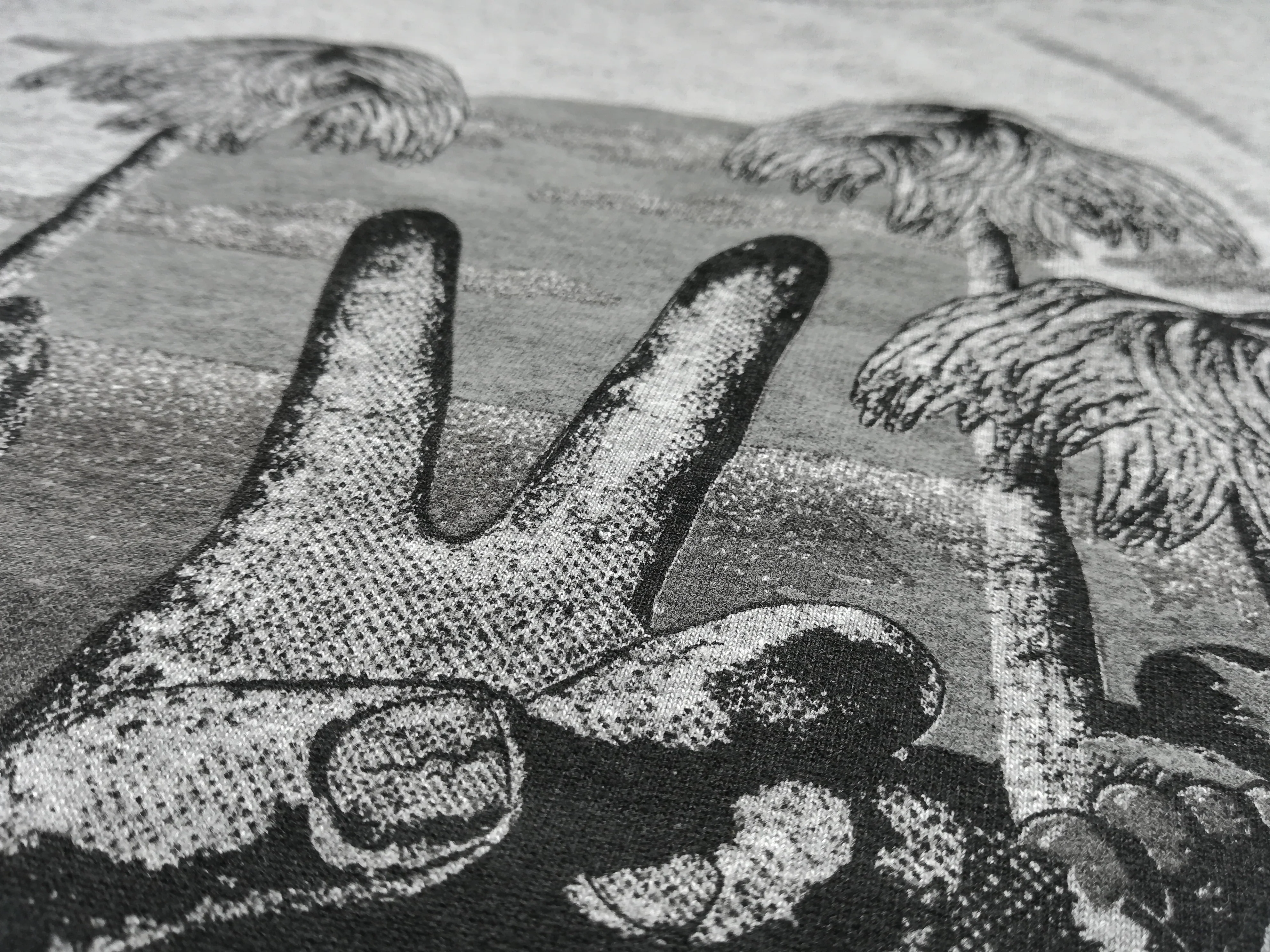 V Album Monotone T-Shirt - Image 3